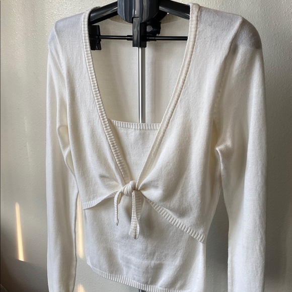 It’s Our Time Cream Tie-Front Sweater Top Size Medium - Picture 7 of 8